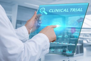 EMA propune noi reguli pentru autorizarea rapidă a studiilor clinice în timpul crizelor de sănătate publică în UE