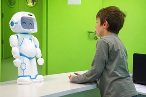 VIDEO Terapia asistată de roboţi, o potenţială abordare pentru copiii cu autism