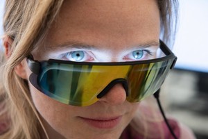 VIDEO Stimularea cu lumină şi sunet ar putea încetini declinul cognitiv în boala Alzheimer, potrivit unui studiu aflat în fază avansată de testare clinică