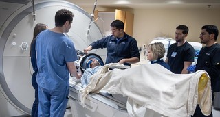 Tratamente moderne: opţiuni pentru controlul tremorului esenţial