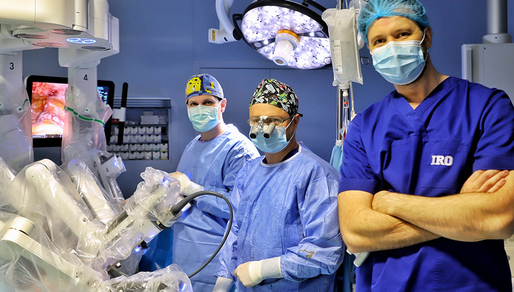 Premieră medicală în România: Reconstrucţie de sân asistată robotic la IRO Iaşi