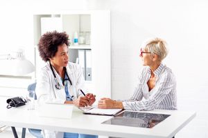 Un nou medicament non-hormonal pentru simptomele frecvente ale menopauzei 