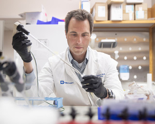 Un vaccin anticancer experimental ar putea permite supravieţuirea pe termen lung 
