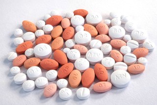 Majoritatea reacţiilor adverse atribuite statinelor nu sunt cauzate de aceste medicamente, sugerează un studiu de mari dimensiuni. Doar patru reacţii adverse sunt susţinute de dovezi