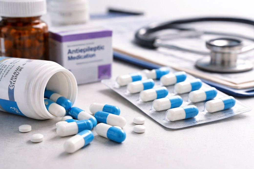 Un medicament utilizat în tratamentul epilepsiei, asociat cu noi măsuri de siguranţă, după raportarea unor reacţii adverse rare, dar severe