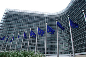 UE intenţionează să constituie stocuri de produse medicale esenţiale pentru viitoare crize