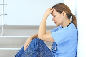 Unul din trei medici şi asistenţi din UE suferă de depresie, avertizează OMS