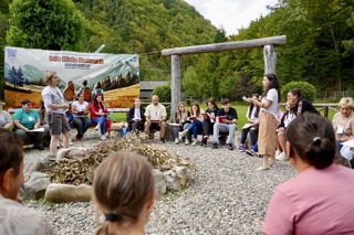 APAN lansează „EduSMart”: un program inovator pentru 100 de persoane cu scleroză multiplă, construit pe educaţie holistică şi puterea comunităţii