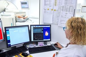 Investigaţii imagistice avansate, greu accesibile în România, disponibile acum la Viena: Spitalul WPK a fost dotat cu echipamente SPECT/PET – CT şi RMN cu inteligenţă artificială integrată
