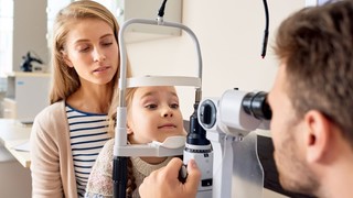 Analiză Infosan: Aproximativ 40% dintre consultaţiile oftalmologice sunt la copii şi adolescenţi sub 14 ani