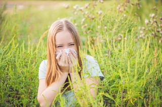 Diagnostic şi tratament modern la SANADOR pentru alergia la ambrozie 