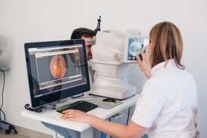 Investigaţii oftalmologice de ultimă generaţie, la SANADOR