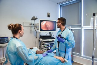 Screening, diagnostic şi tratament pentru polipi colonici, la SANADOR