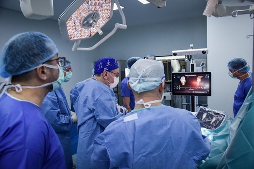 Protezarea genunchiului prin metode moderne la Spitalul Clinic SANADOR