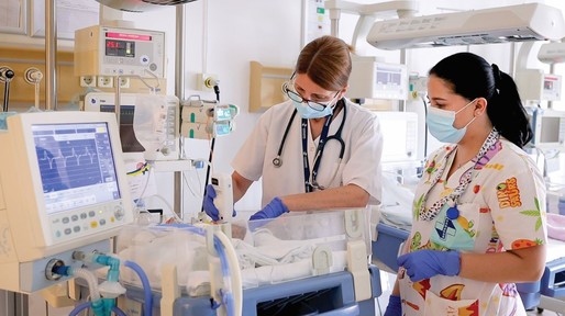 Terapia intensivă neonatală, esenţială în cazul nou-născuţilor prematuri sau cu probleme de sănătate