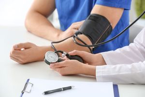 Un medicament pentru hipertensiune arterială obţine rezultate pozitive într-un studiu clinic de fază avansată