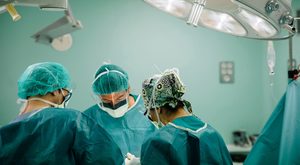 Chirurgia fetală pentru o malformaţie gravă a creierului, rezultate promiţătoare în reducerea mortalităţii şi a riscului de leziuni cerebrale