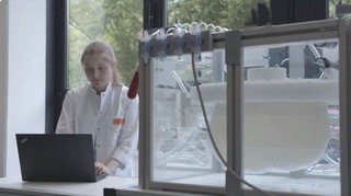 VIDEO Un „uter artificial” ar putea salva viaţa copiilor născuţi extrem de prematur