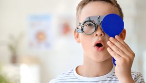 Poluarea aerului, potenţial factor de risc pentru problemele de vedere la copii