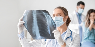 Radiaţiile emise de CT-uri ar putea avea o contribuţie mai mare decât se credea la cazurile de cancer diagnosticate anual, sugerează un nou studiu