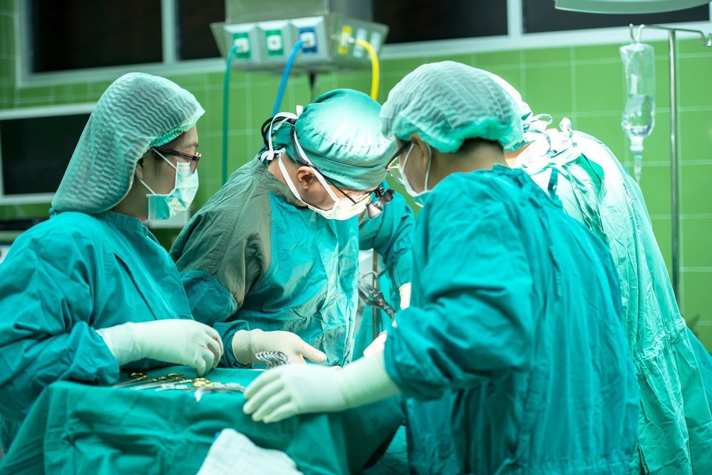 Un nou model de AI anticipează riscul de infecţii postoperatorii