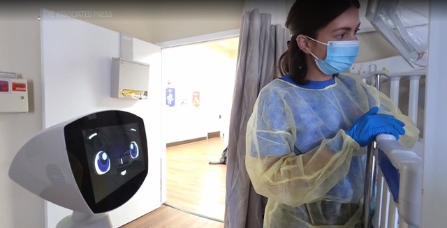 VIDEO Un robot creat să imite o fetiţă de 7 ani aduce alinare pacienţilor din spitale