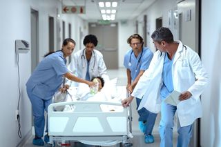 Medicii, mai buni decât inteligenţa artificială în urgenţele medicale