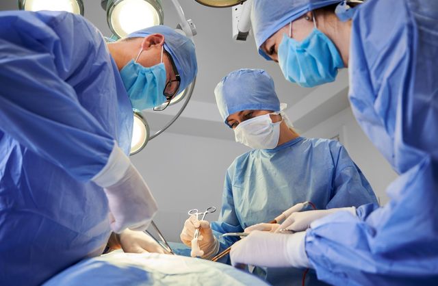 Chirurgia bariatrică, mai eficace pentru obezitate severă decât noile medicamente pentru slăbit? Ce arată rezultatele unui studiu recent