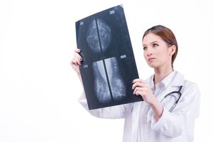 Noi biomarkeri ai riscului de cancer de sân identificaţi prin analiză imagistică avansată cu ajutorul AI