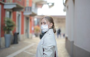 Risc crescut de Covid-19 sever la supravieţuitorii de cancer