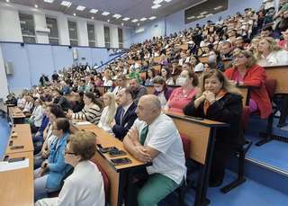 Program naţional prin care 800 de medici români vor fi formaţi pentru tratarea cancerelor musculo-scheletale