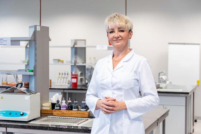 Analiza unui „remediu miraculos” promovat online nu oferă beneficii, dar prezintă riscuri semnificative. Cercetătorii din Wroclaw: „Soluţia Minerală Miraculoasă” este ineficientă şi potenţial toxică