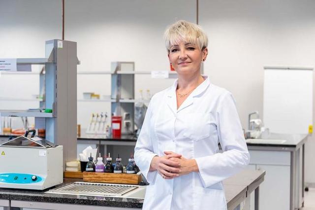 Analiza unui „remediu miraculos” promovat online nu oferă beneficii, dar prezintă riscuri semnificative. Cercetătorii din Wroclaw: „Soluţia Minerală Miraculoasă” este ineficientă şi potenţial toxică